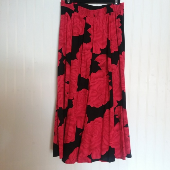 LAS VIDAS skirt in size small. - Picture 4 of 5
